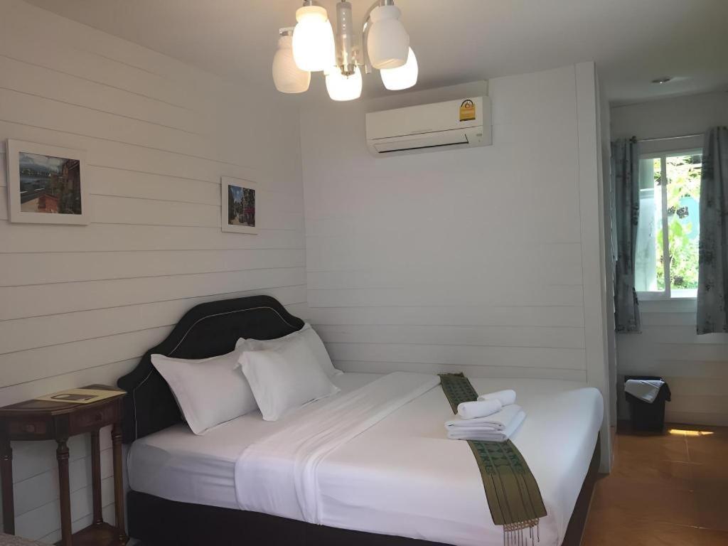 Ban Thungdang Housetel Bangkok Hotel Екстериор снимка