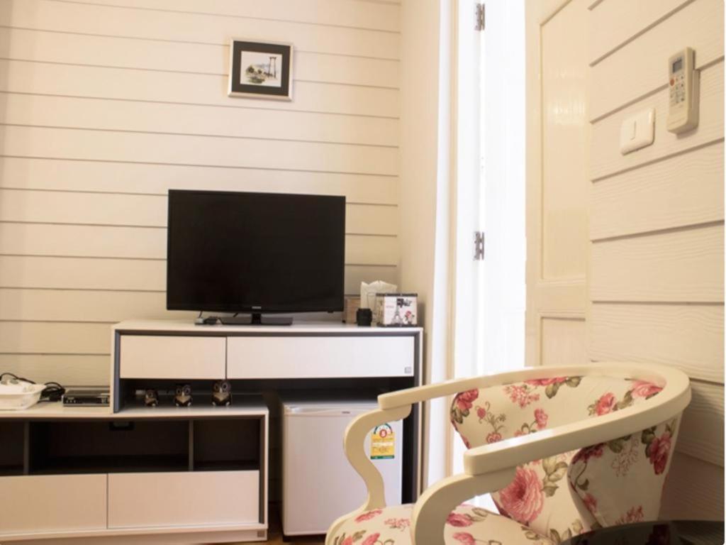 Ban Thungdang Housetel Bangkok Hotel Екстериор снимка