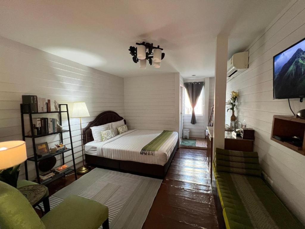 Ban Thungdang Housetel Bangkok Hotel Екстериор снимка