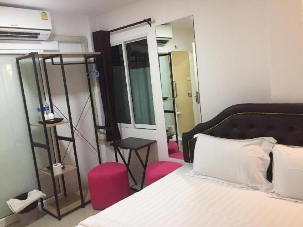 Ban Thungdang Housetel Bangkok Hotel Екстериор снимка