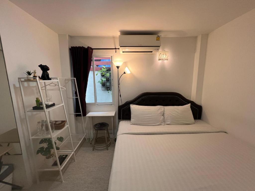 Ban Thungdang Housetel Bangkok Hotel Екстериор снимка