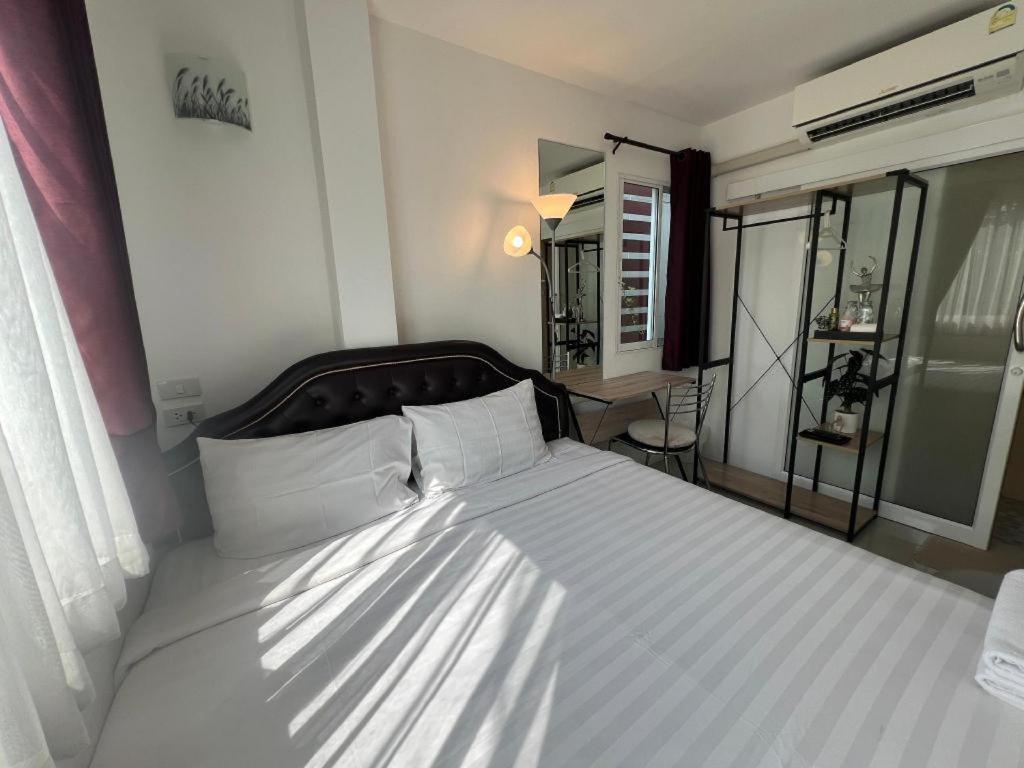 Ban Thungdang Housetel Bangkok Hotel Екстериор снимка