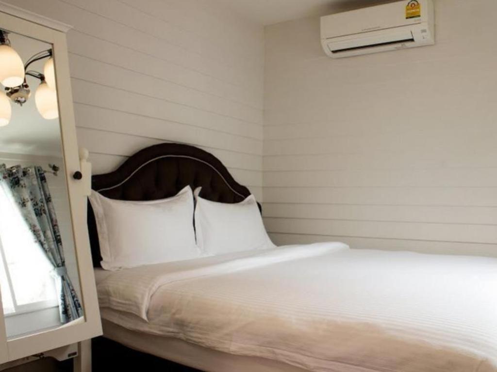 Ban Thungdang Housetel Bangkok Hotel Екстериор снимка
