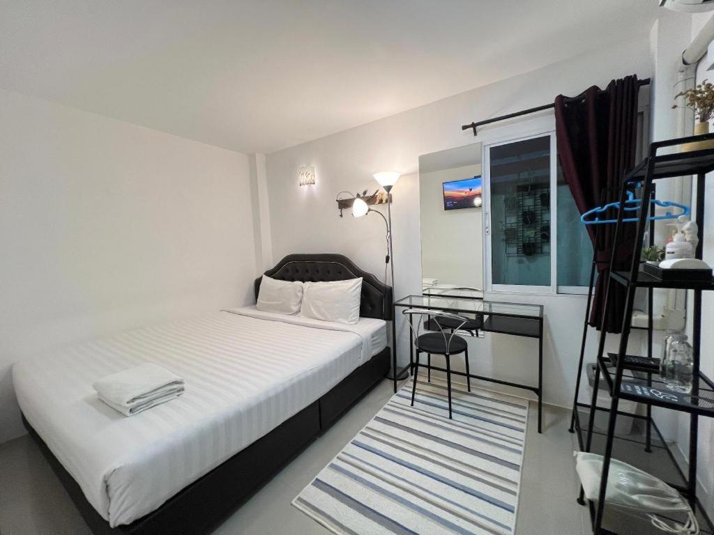 Ban Thungdang Housetel Bangkok Hotel Екстериор снимка