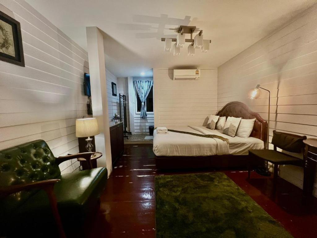 Ban Thungdang Housetel Bangkok Hotel Екстериор снимка