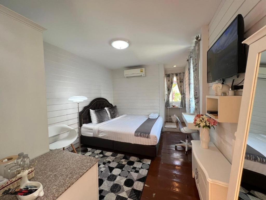 Ban Thungdang Housetel Bangkok Hotel Екстериор снимка