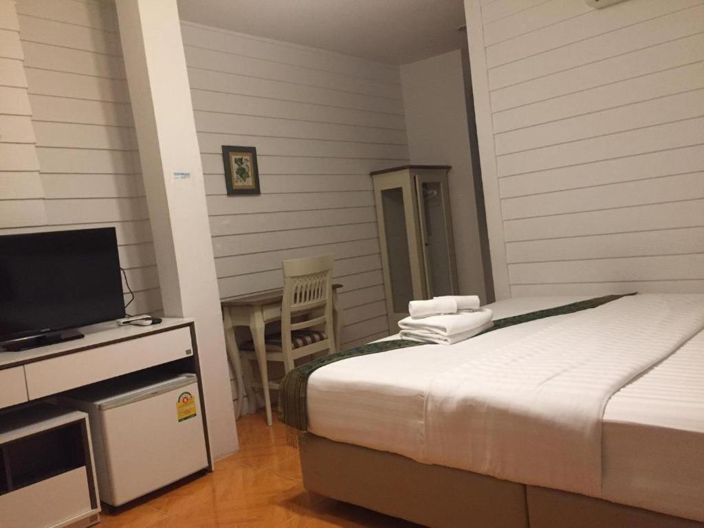 Ban Thungdang Housetel Bangkok Hotel Екстериор снимка