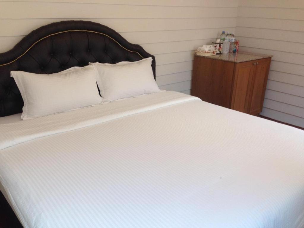 Ban Thungdang Housetel Bangkok Hotel Екстериор снимка