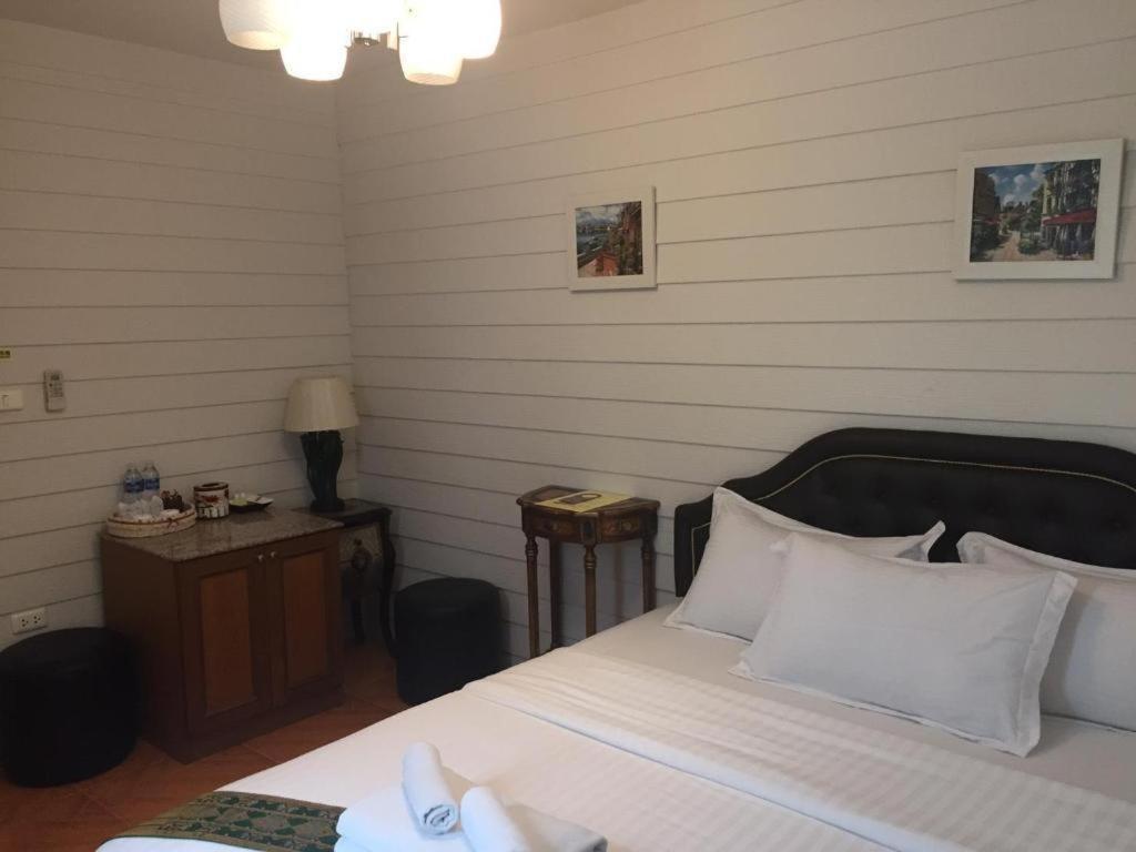 Ban Thungdang Housetel Bangkok Hotel Екстериор снимка