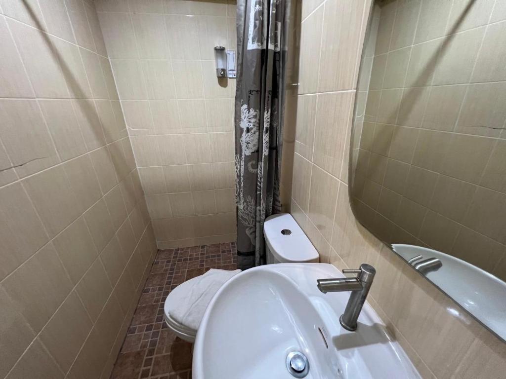 Ban Thungdang Housetel Bangkok Hotel Екстериор снимка
