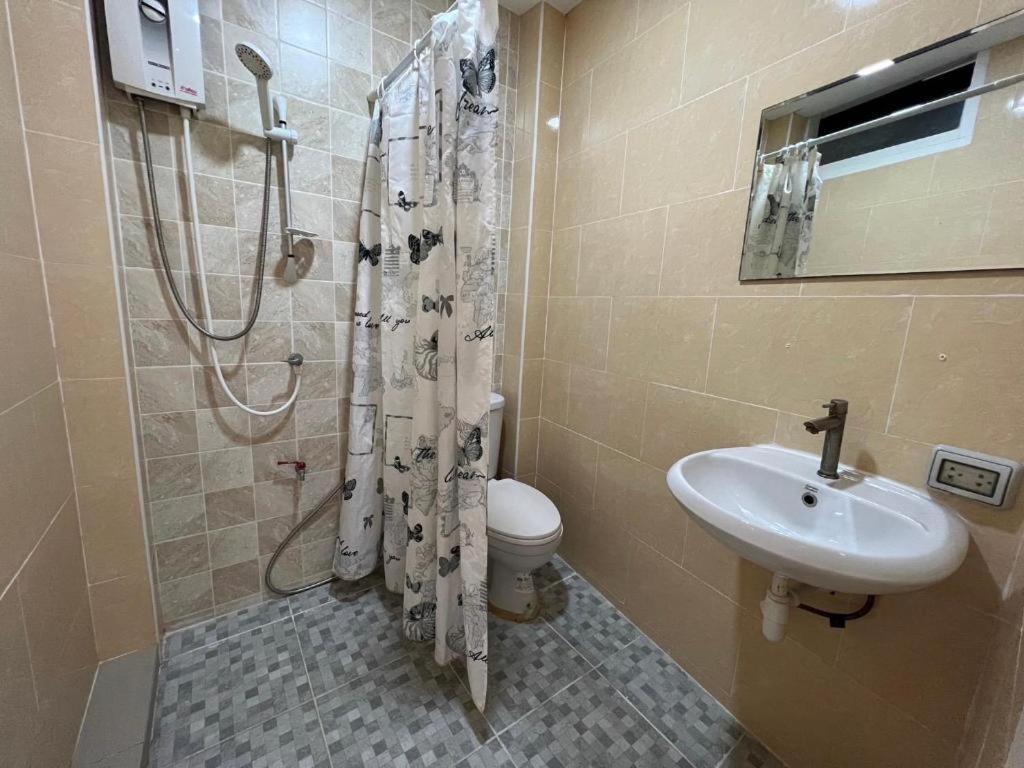 Ban Thungdang Housetel Bangkok Hotel Екстериор снимка