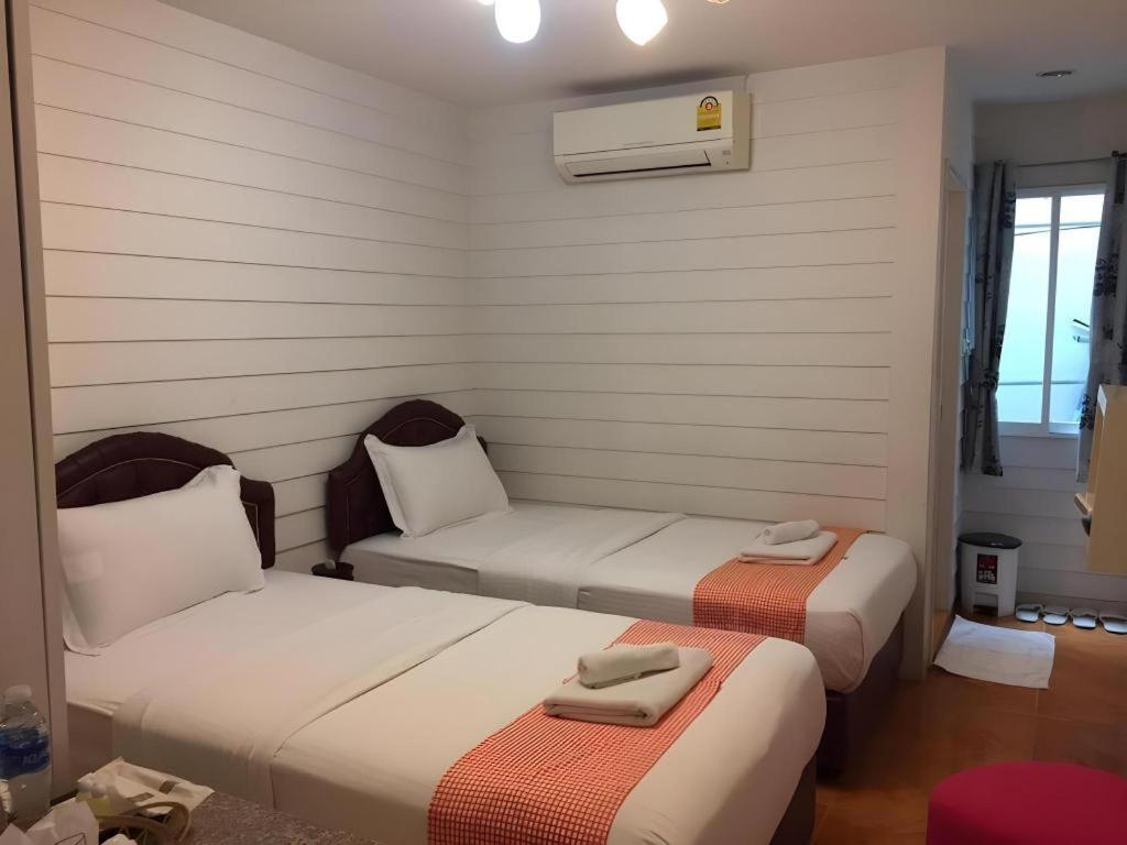 Ban Thungdang Housetel Bangkok Hotel Екстериор снимка