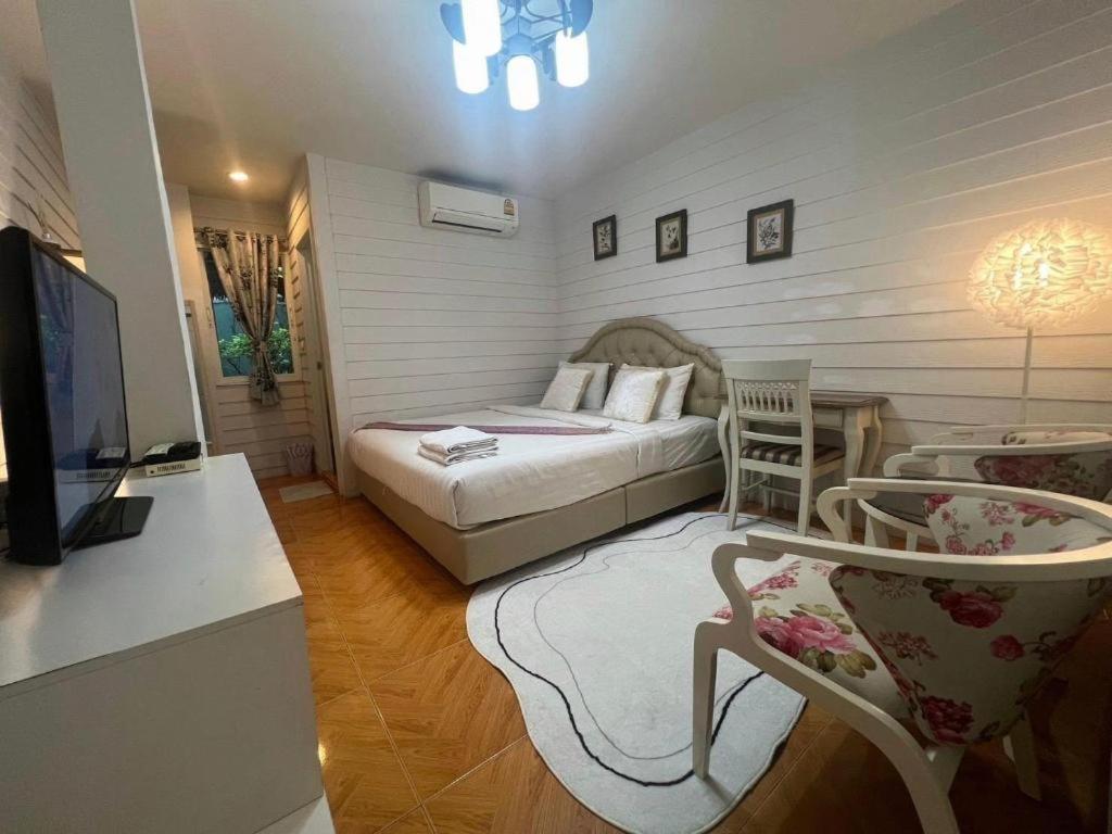 Ban Thungdang Housetel Bangkok Hotel Екстериор снимка